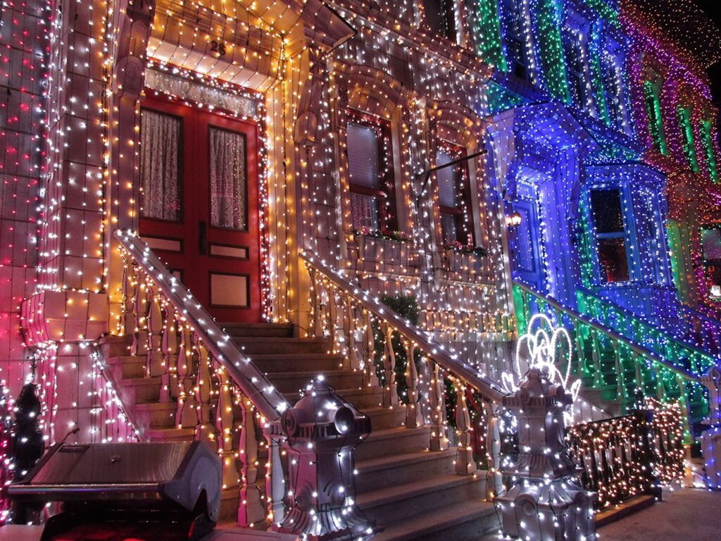 Christmas_Lights_(15935985800)